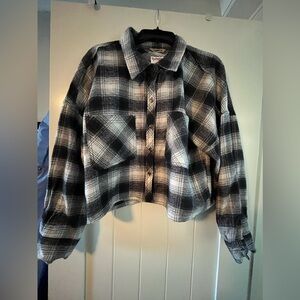 Ladies black/white plaid flannel top